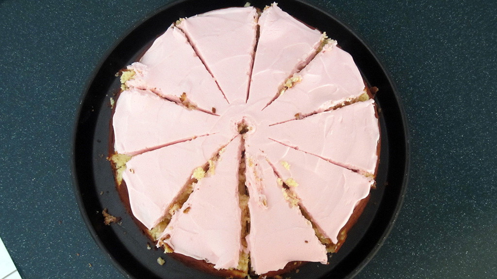 Cheesecake sliced using Klipy