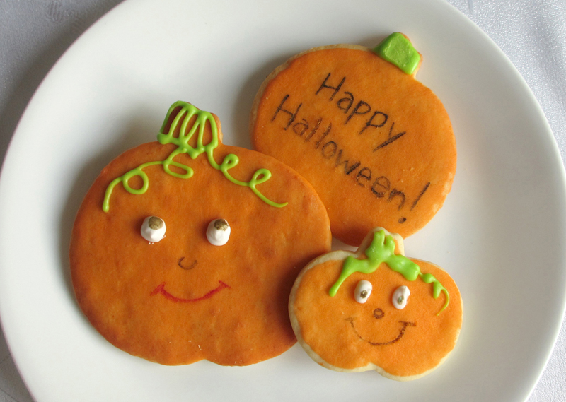 Pumpkin sugar cookies with faces